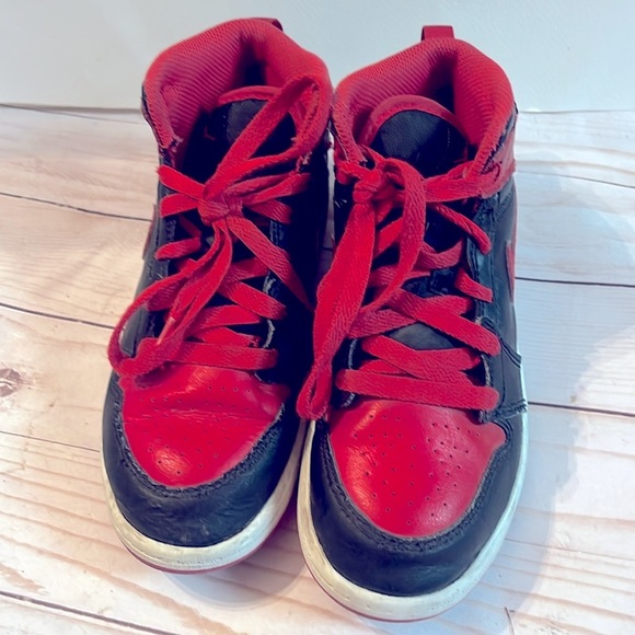 Nike Air Jordan 1 Mid Athletic Shoes Sz 1Y Alternate Bred DQ8424 060 - Picture 2 of 12